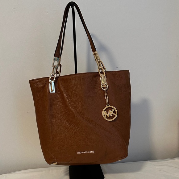 Michael Kors Tan Leather Tote with Gold Accents Second hand in good condition - Picture 1 of 5